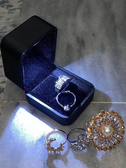 1 Carat Ring in Luxury Illuminated Box – A Statement of Elegance ✨💍