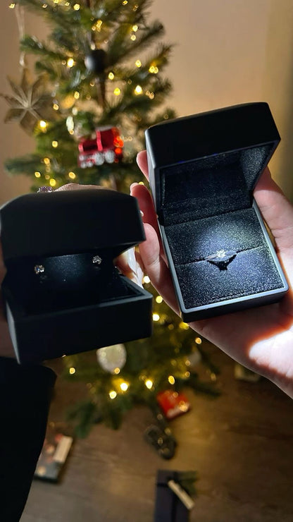 1 Carat Ring in Luxury Illuminated Box – A Statement of Elegance ✨💍