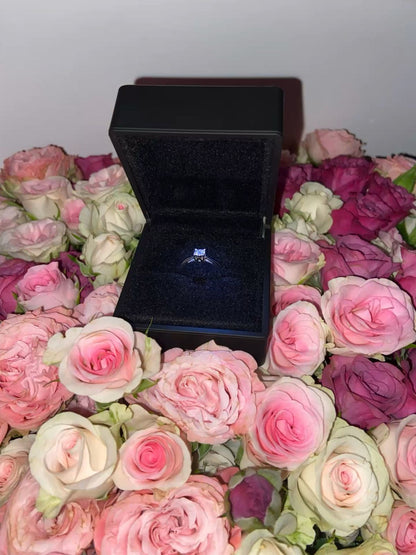 1 Carat Ring in Luxury Illuminated Box – A Statement of Elegance ✨💍