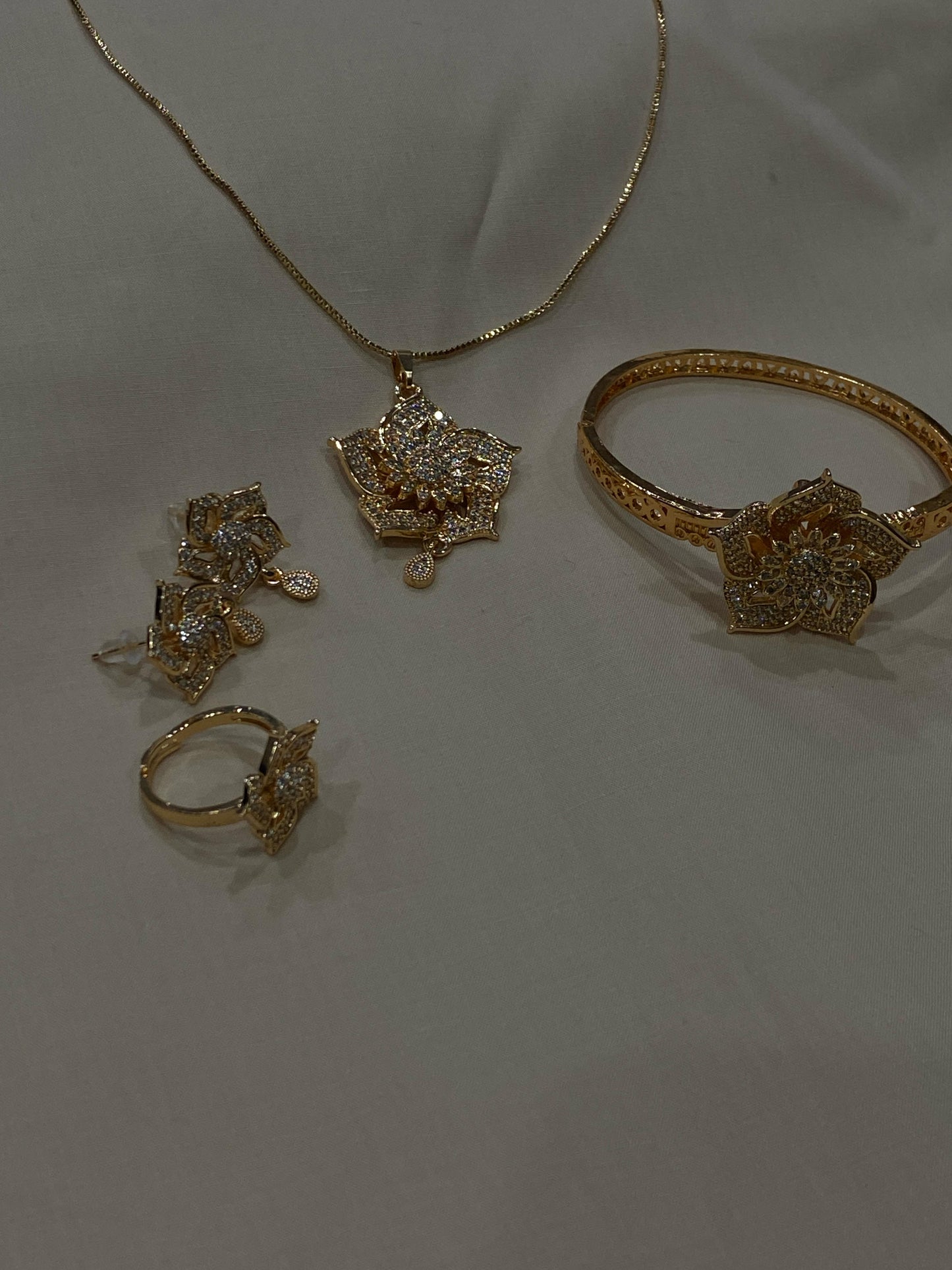 Elegant 4Pcs Gold-Plated Jewelry Set – Necklace, Ring, Earrings & Bangle