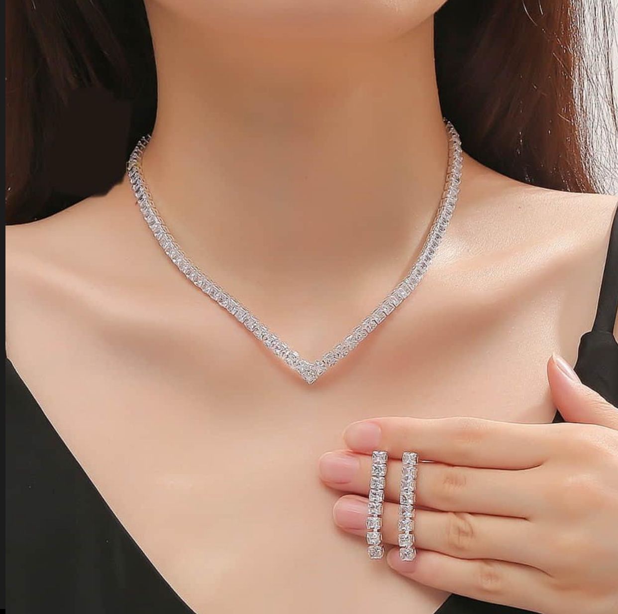 Luxury V-Shaped Zircon Necklace & Earrings Set